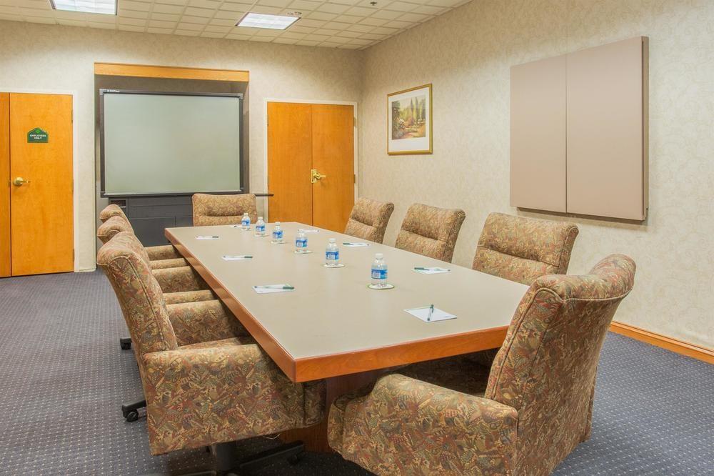Holiday Inn Fredericksburg - Conference Center By Ihg Екстериор снимка